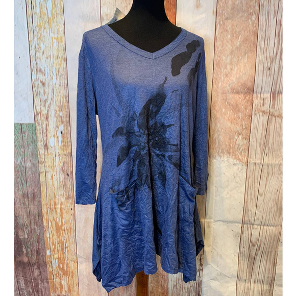 Jess & Jane Tops - NWT Jess & Jane Floral Tunic with pockets